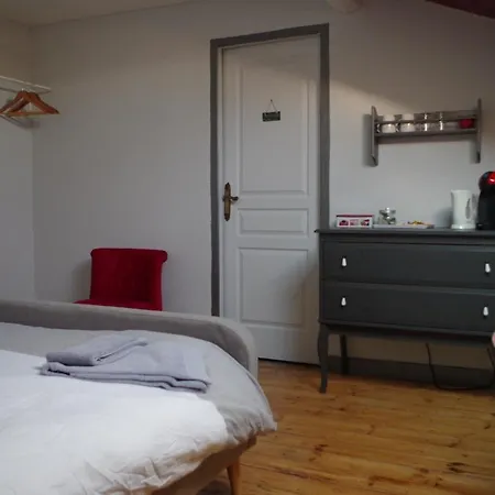 D'hôtes La Vigneronne Couette-café Senouillac